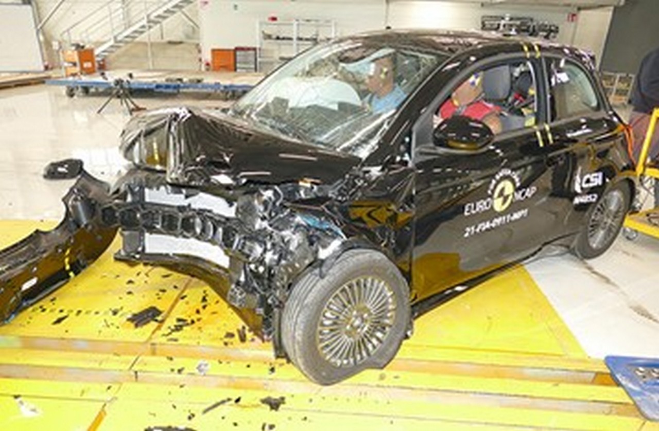 Fiat Nuova 500 crash test EuroNcap 2021