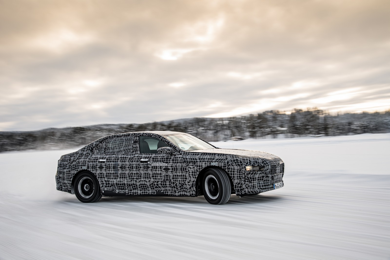 Nuova BMW i7: foto spia ufficiali