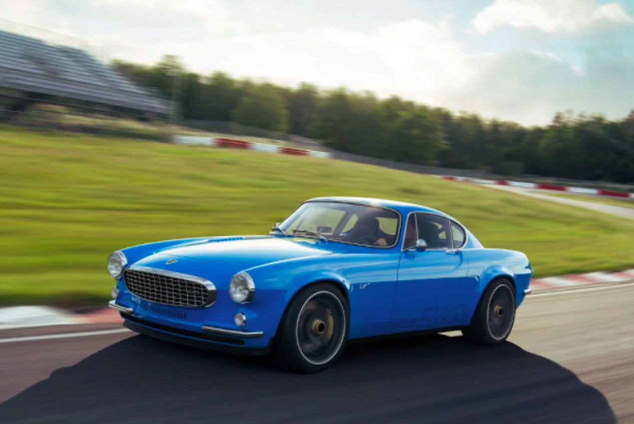 Volvo P1800: il restomod di Cyan Racing