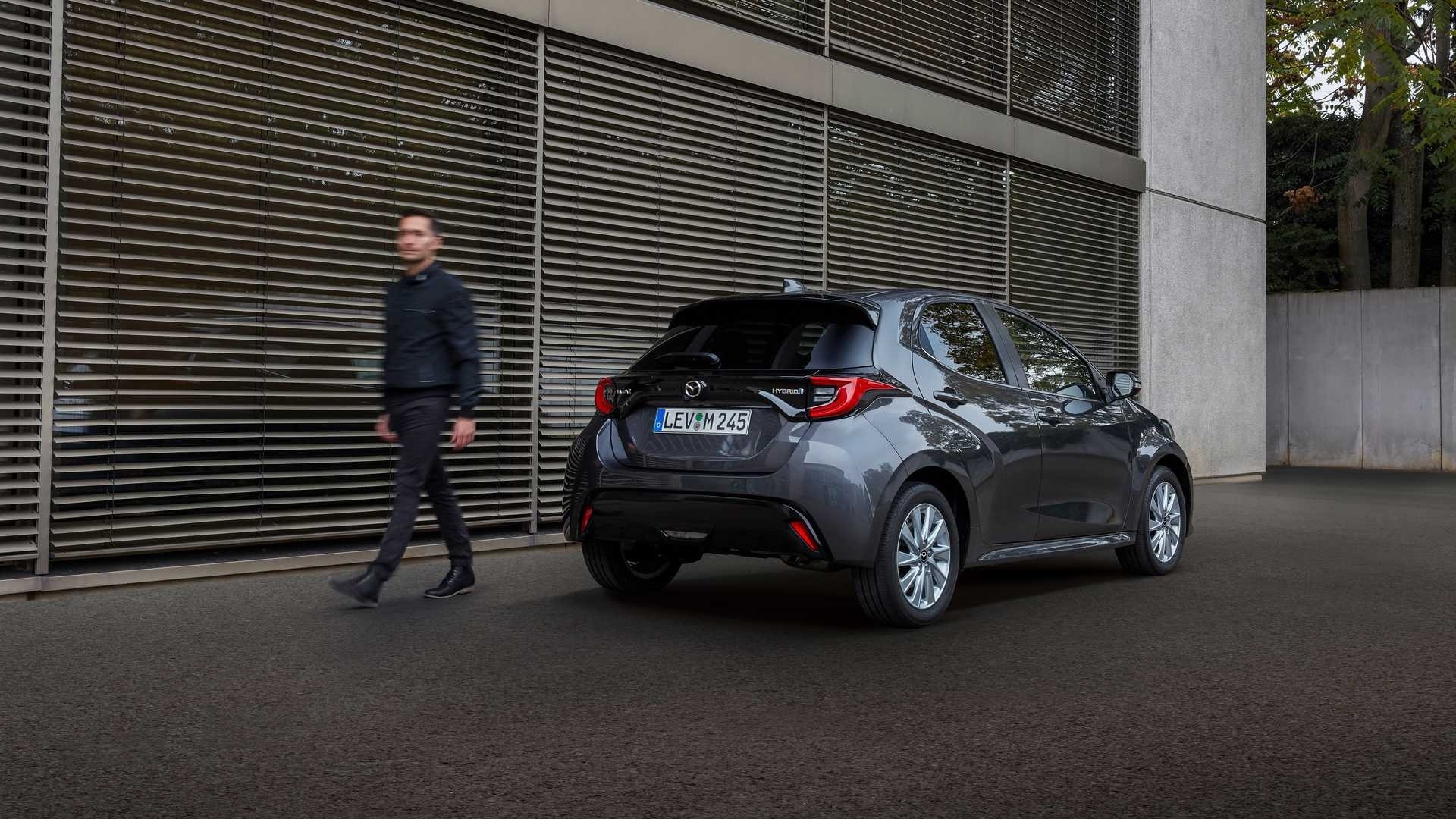 Nuova Mazda2 Hybrid: le immagini ufficiali