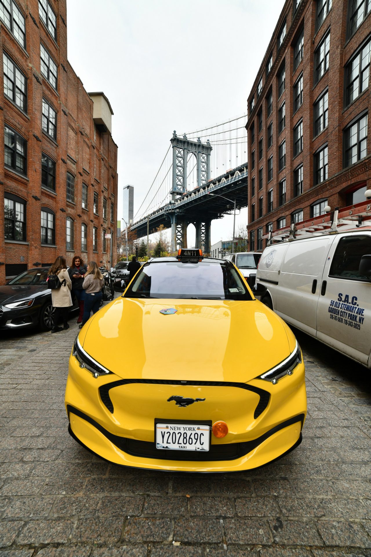 Ford Mustang Mach-E: taxi a New York