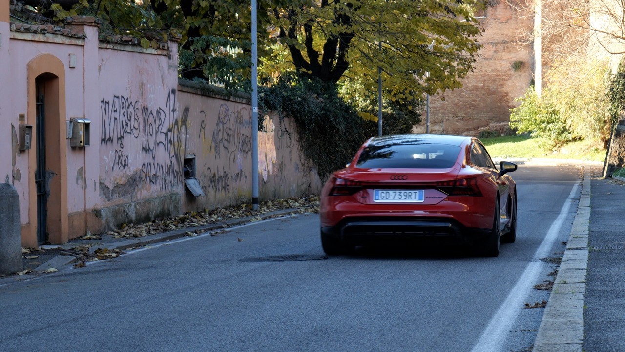 Audi e-tron GT RS: prova su strada