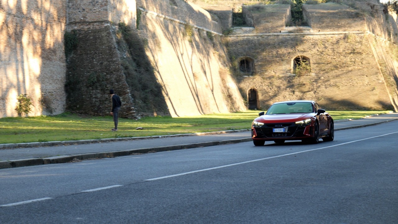 Audi e-tron GT RS: prova su strada