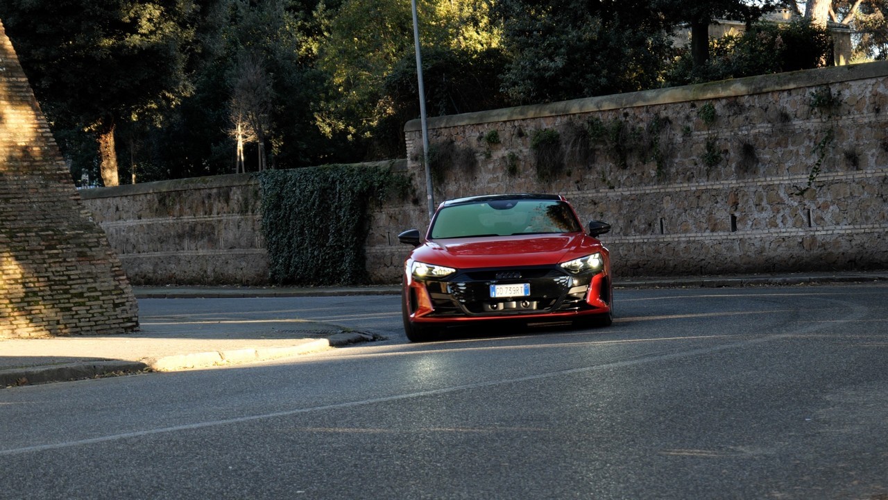 Audi e-tron GT RS: prova su strada