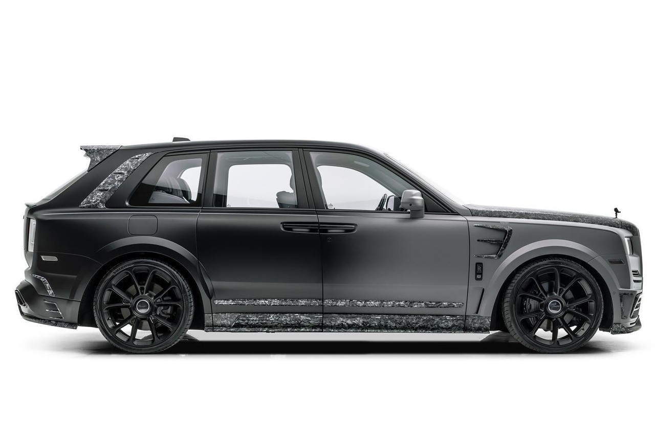 Rolls Royce Cullinan Special UAE by Mansory