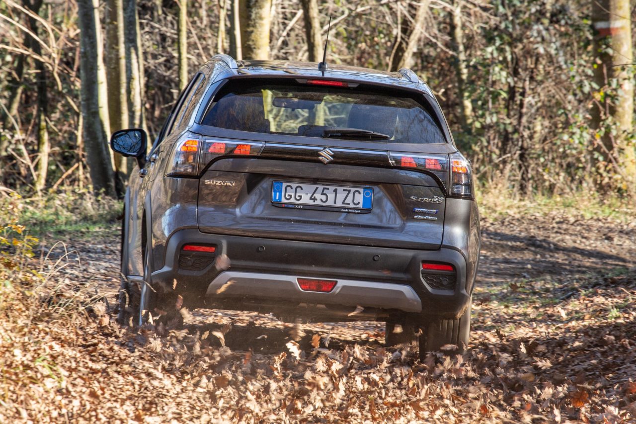 Suzuki S-Cross 2022: le immagini