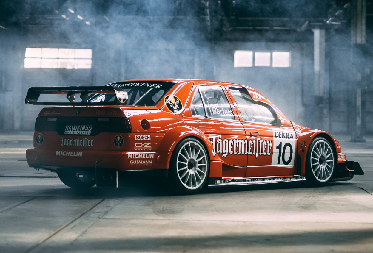 Un'Alfa Romeo 155 V6 TI all'asta