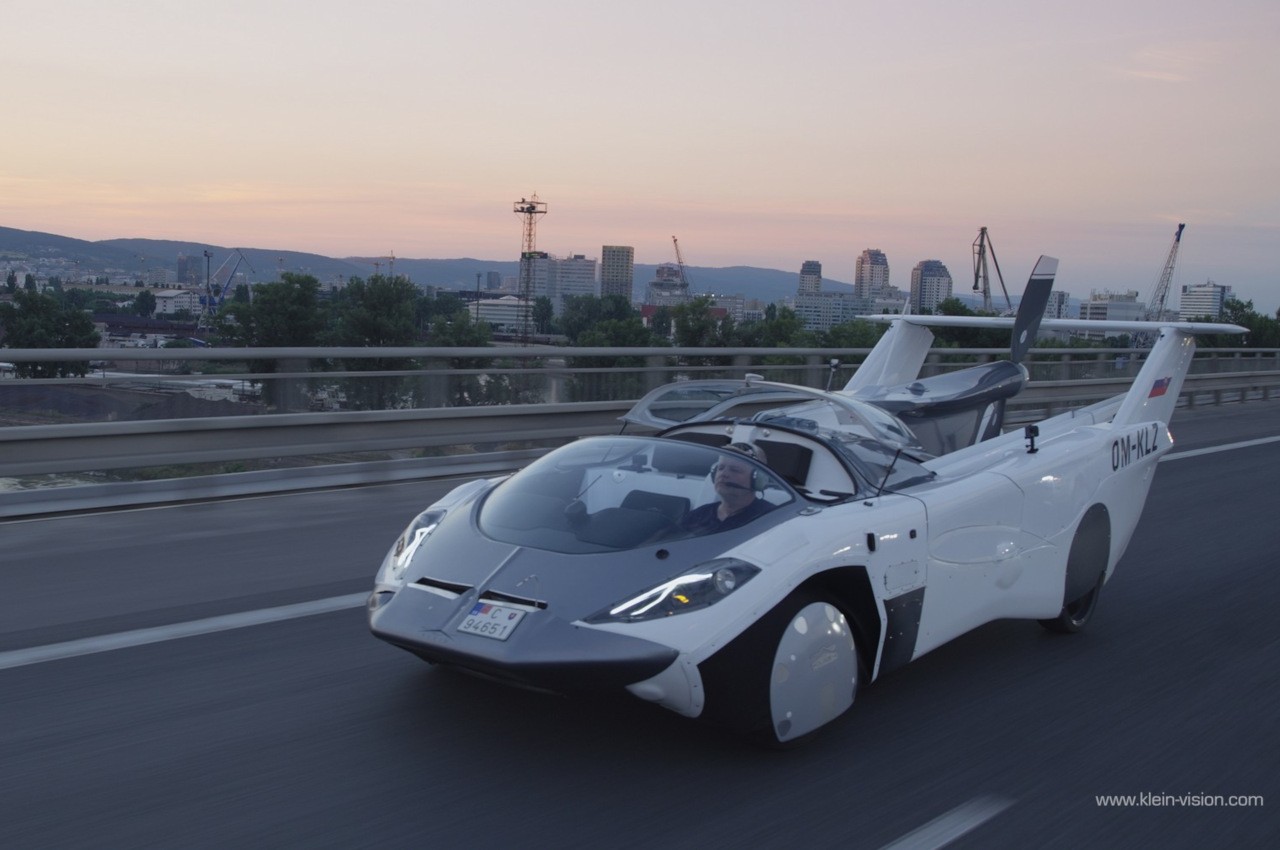 AirCar di Klein Vision, auto volante a motore Bmw