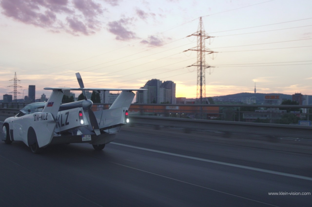 AirCar di Klein Vision, auto volante a motore Bmw