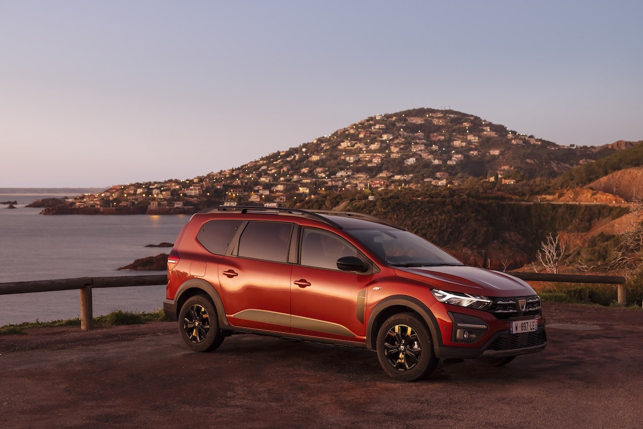 Dacia Jogger: nuove immagini