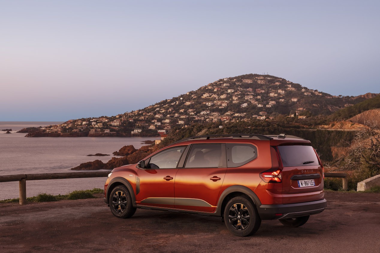 Dacia Jogger: nuove immagini