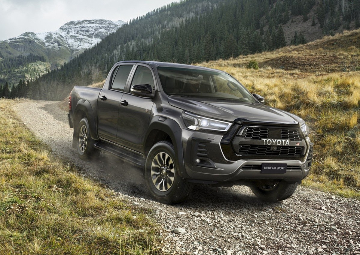 Toyota Hilux GR Sport: le immagini ufficiali