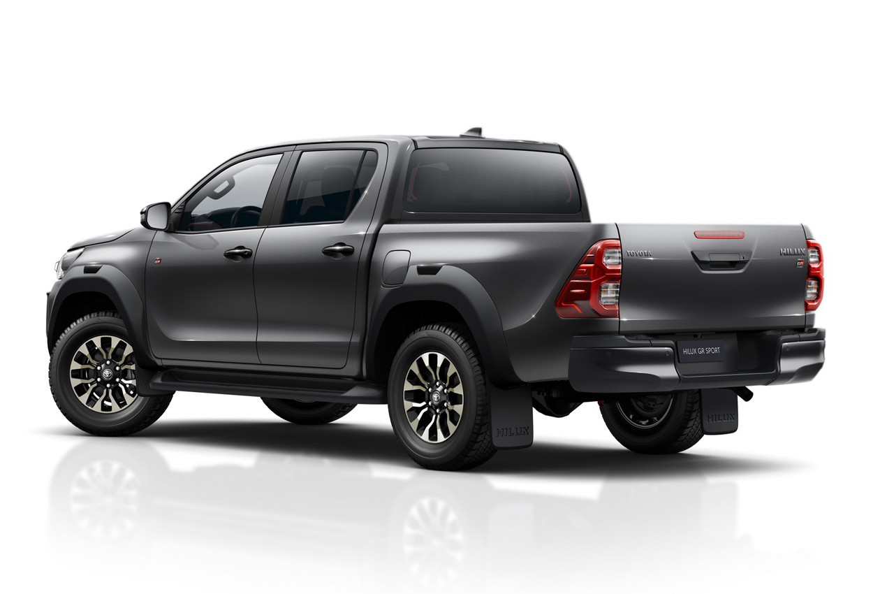 Toyota Hilux GR Sport: le immagini ufficiali