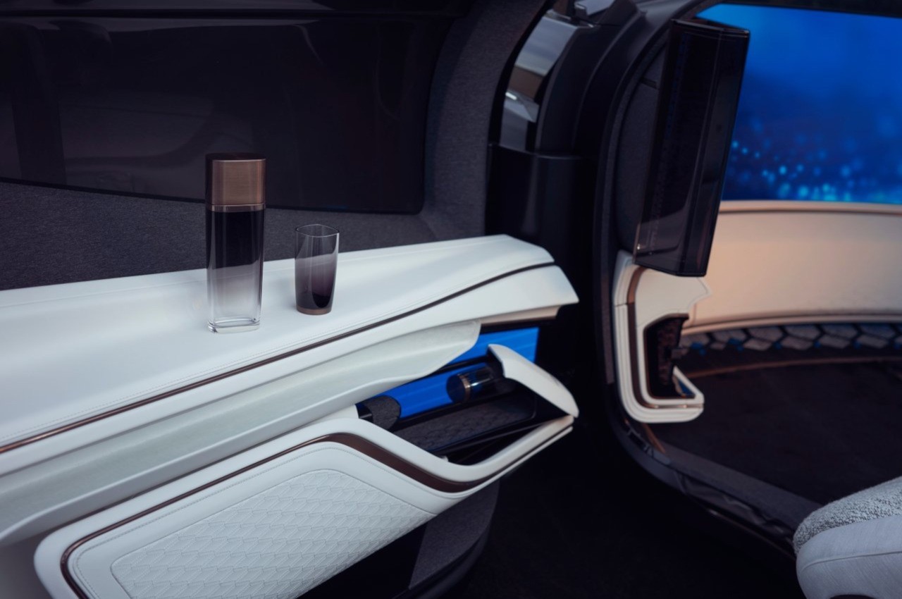 Cadillac InnerSpace Concept 2022: immagini ufficiali