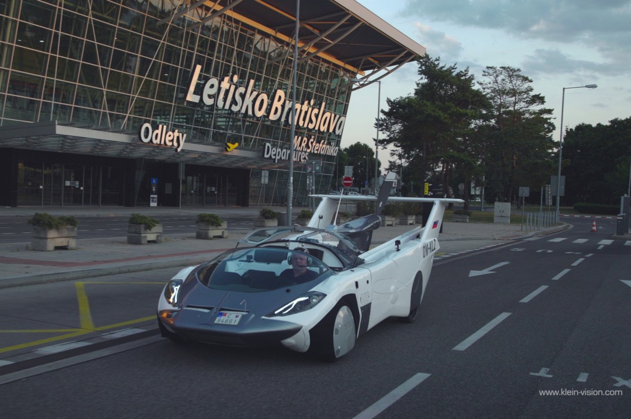 AirCar di Klein Vision, auto volante a motore Bmw