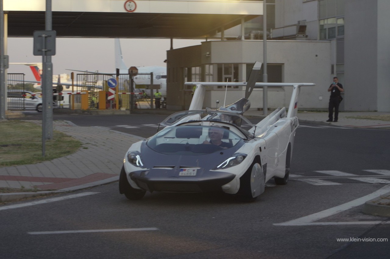 AirCar di Klein Vision, auto volante a motore Bmw