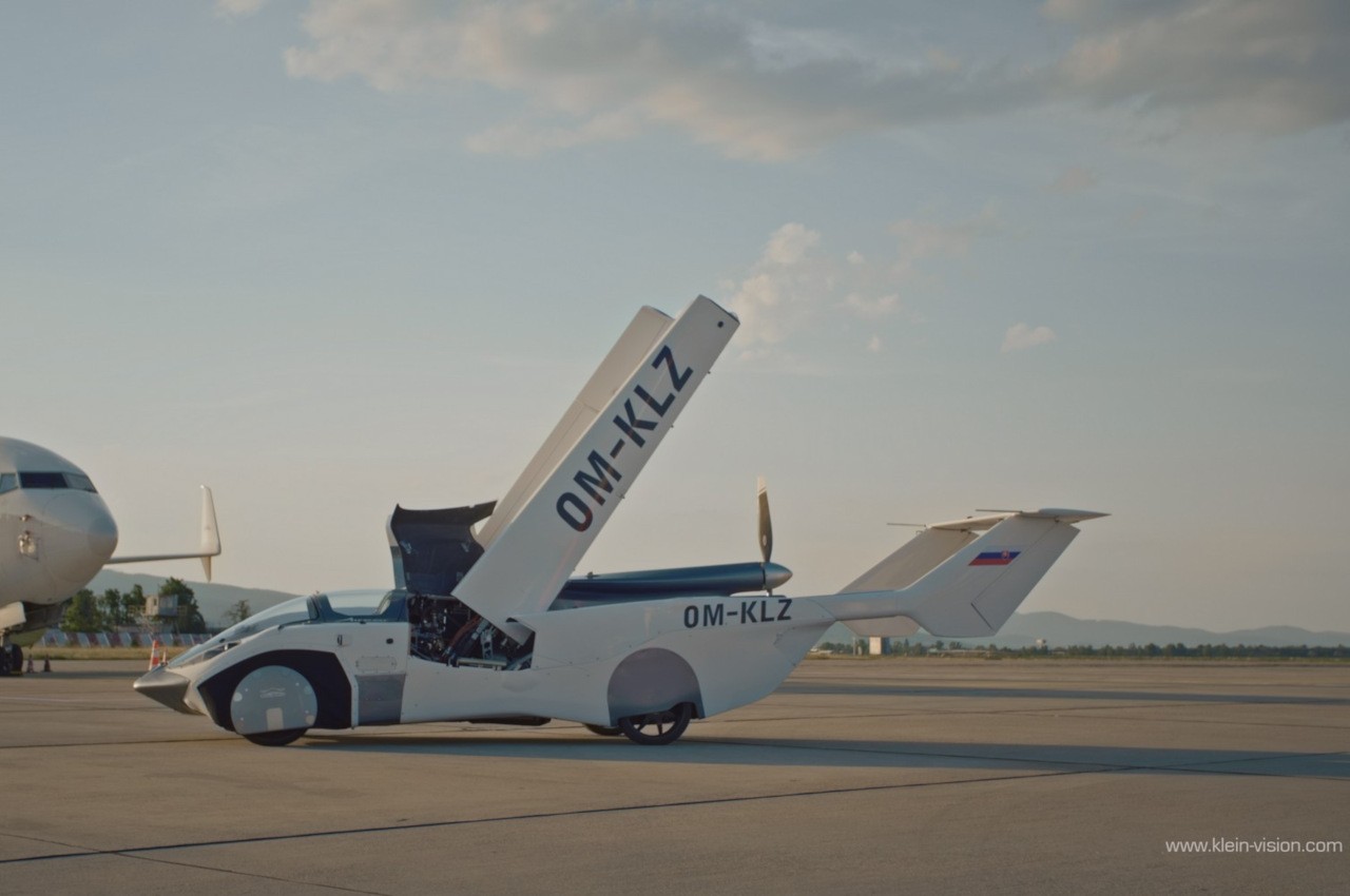 AirCar di Klein Vision, auto volante a motore Bmw