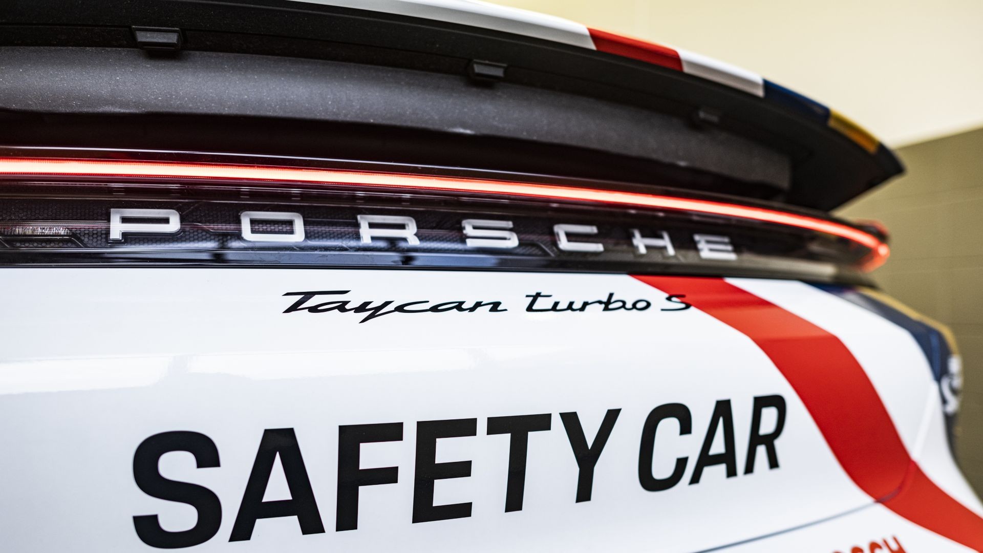 Porsche: la Taycan Turbo S è la nuova safety car in Formula E