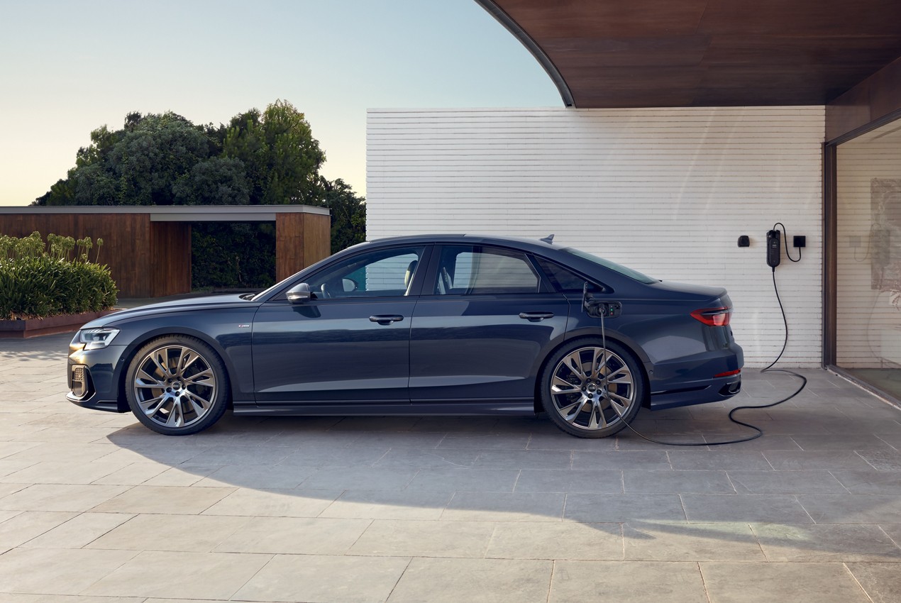 Audi A8 TFSI e: immagini ufficiali