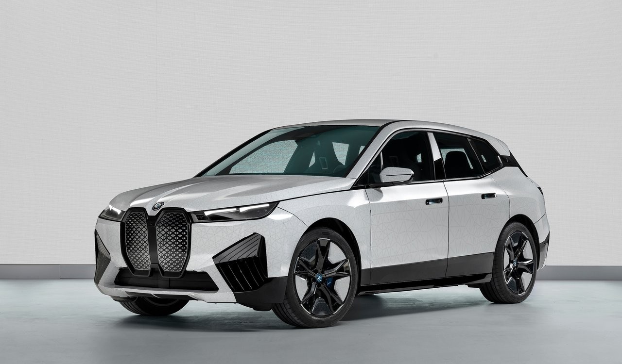 BMW iX Flow Concept: le immagini ufficiali