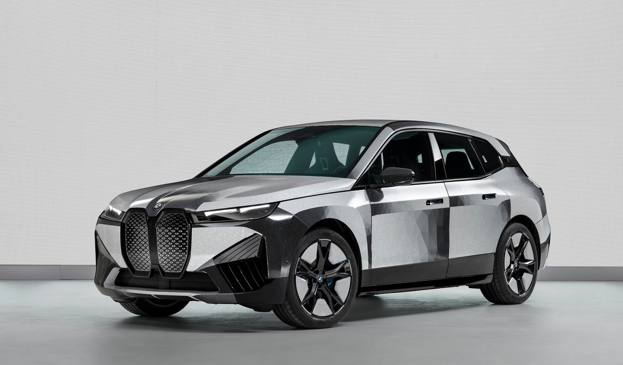 BMW iX Flow Concept: le immagini ufficiali