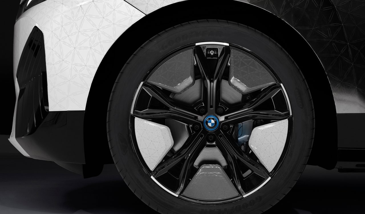 BMW iX Flow Concept: le immagini ufficiali