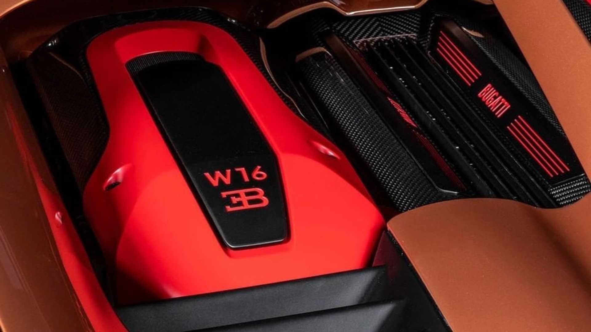 Bugatti Chiron Pur Sport amaranto: le immagini