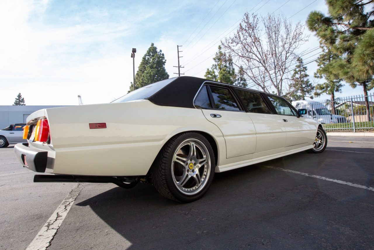 Ferrari 400i Limousine: le immagini