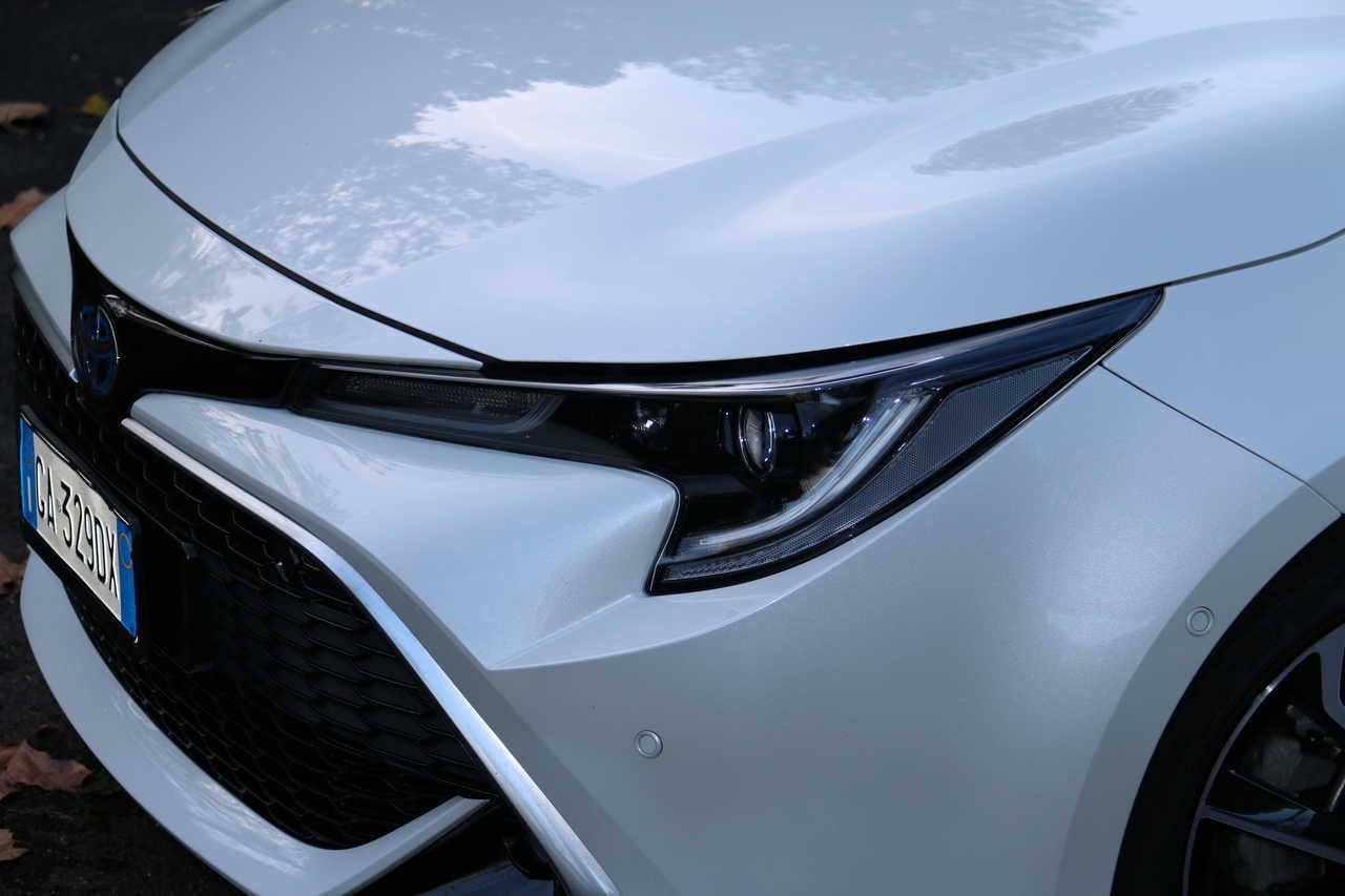 Toyota Corolla Hybrid 2021: prova su strada