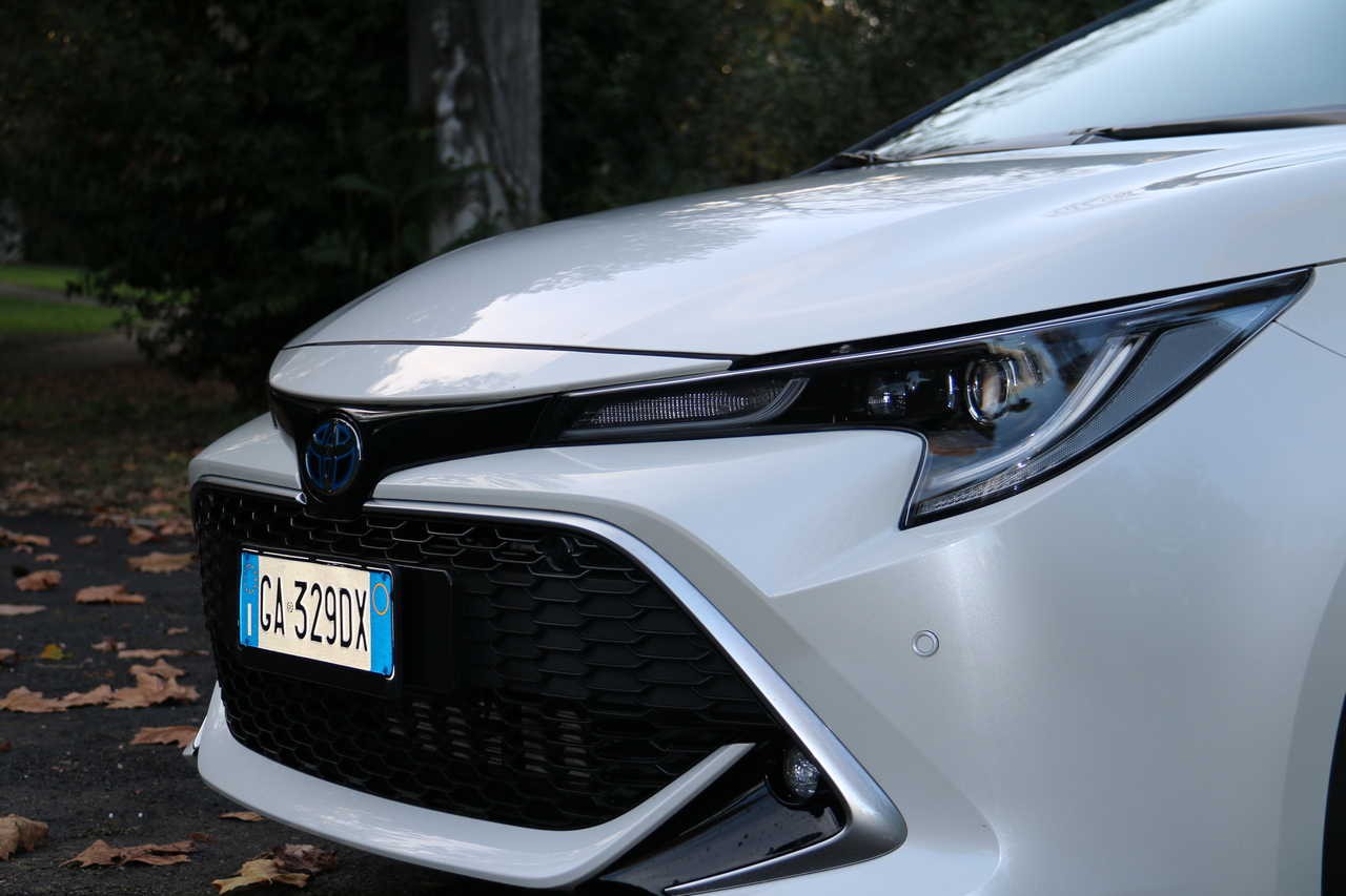 Toyota Corolla Hybrid 2021: prova su strada