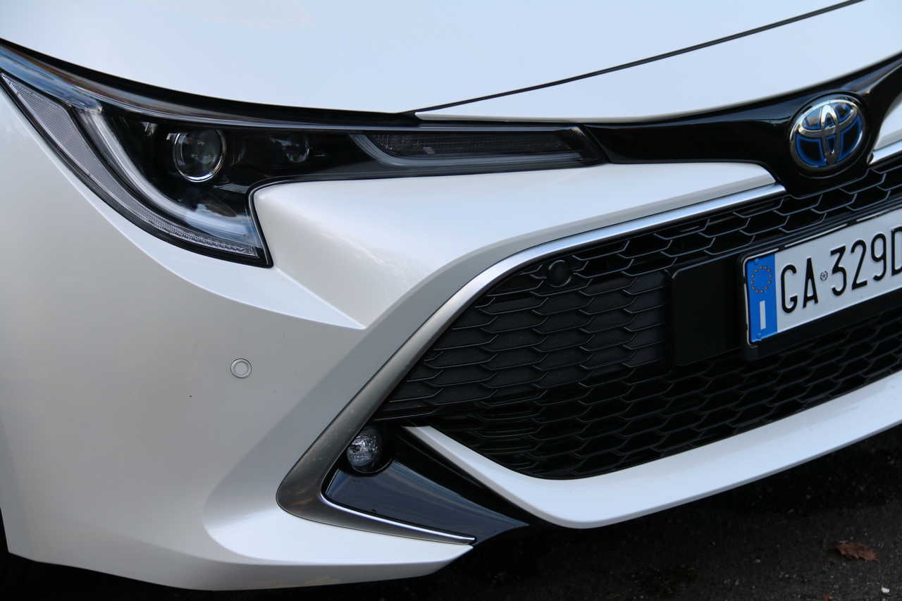 Toyota Corolla Hybrid 2021: prova su strada