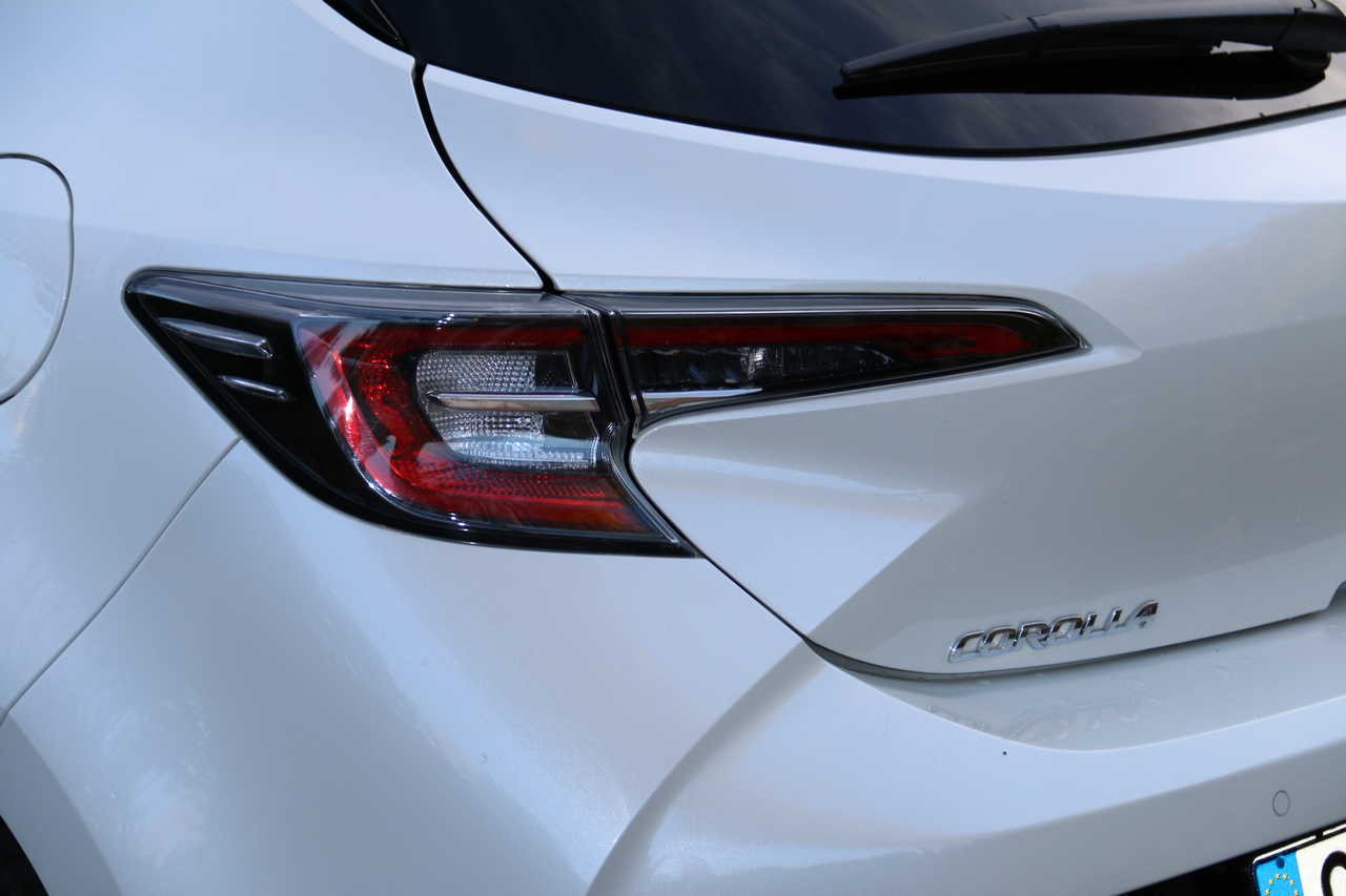 Toyota Corolla Hybrid 2021: prova su strada