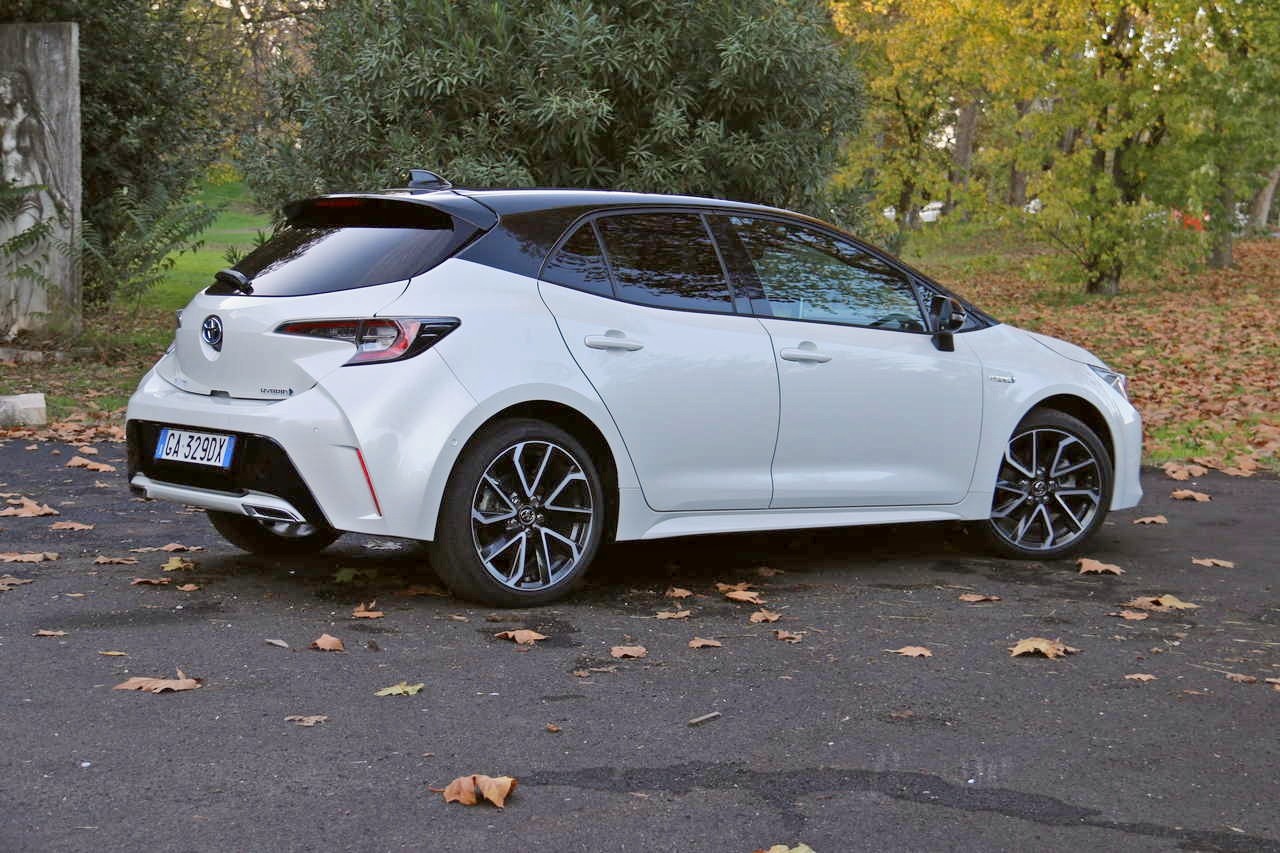 Toyota Corolla Hybrid 2021: prova su strada