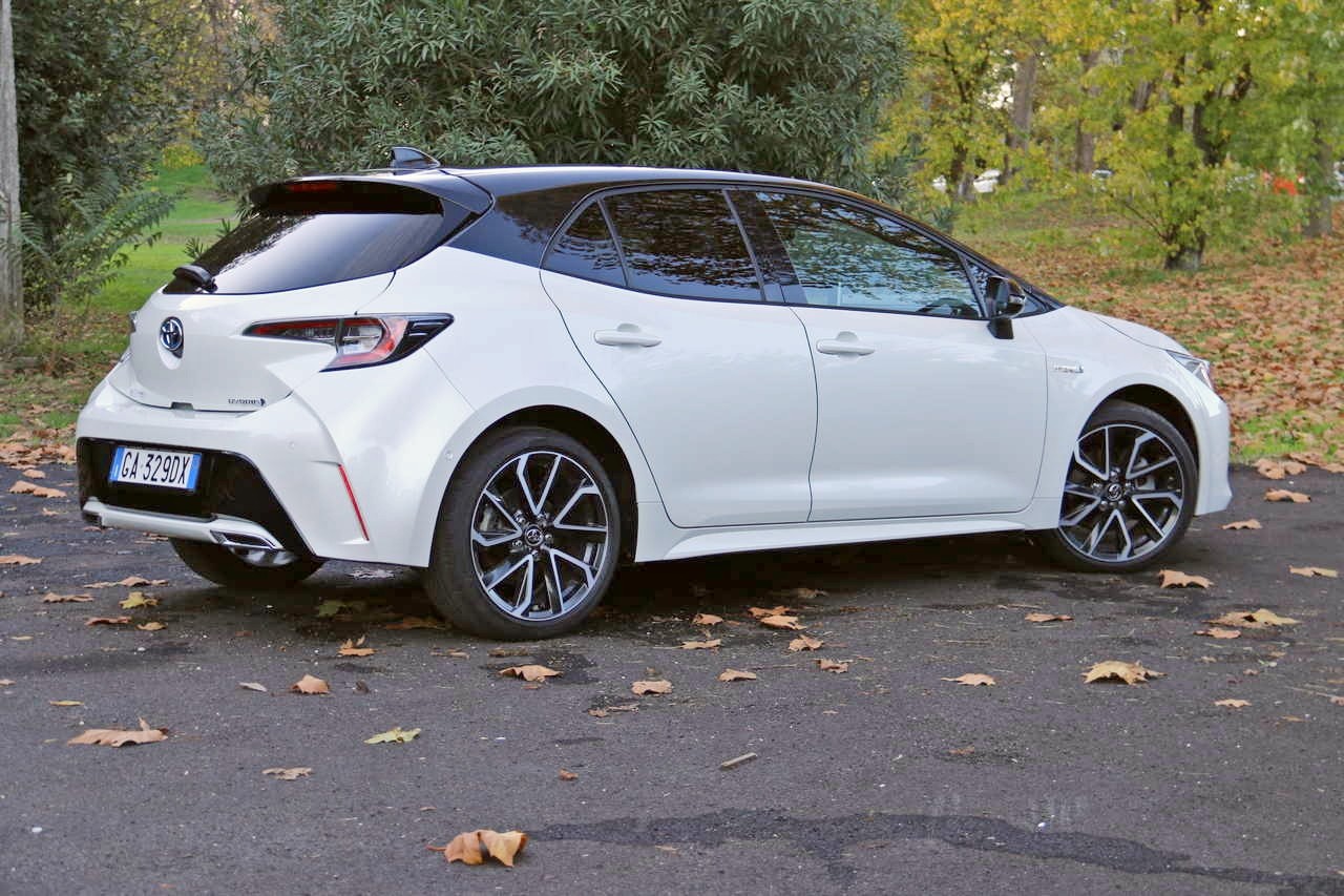 Toyota Corolla Hybrid 2021: prova su strada