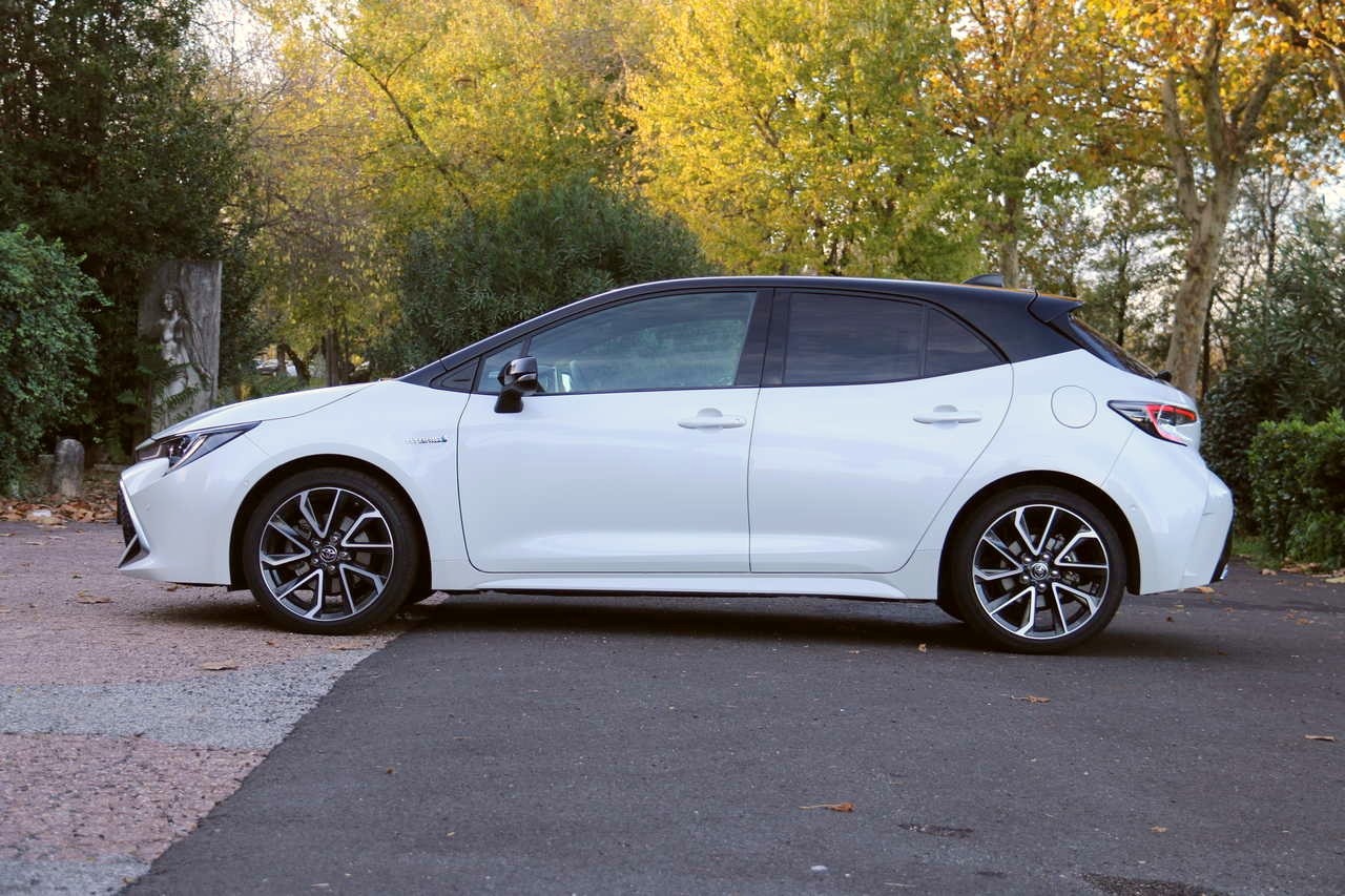 Toyota Corolla Hybrid 2021: prova su strada