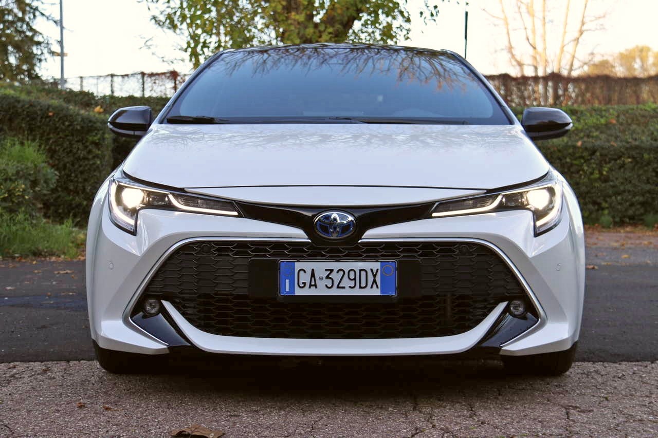 Toyota Corolla Hybrid 2021: prova su strada