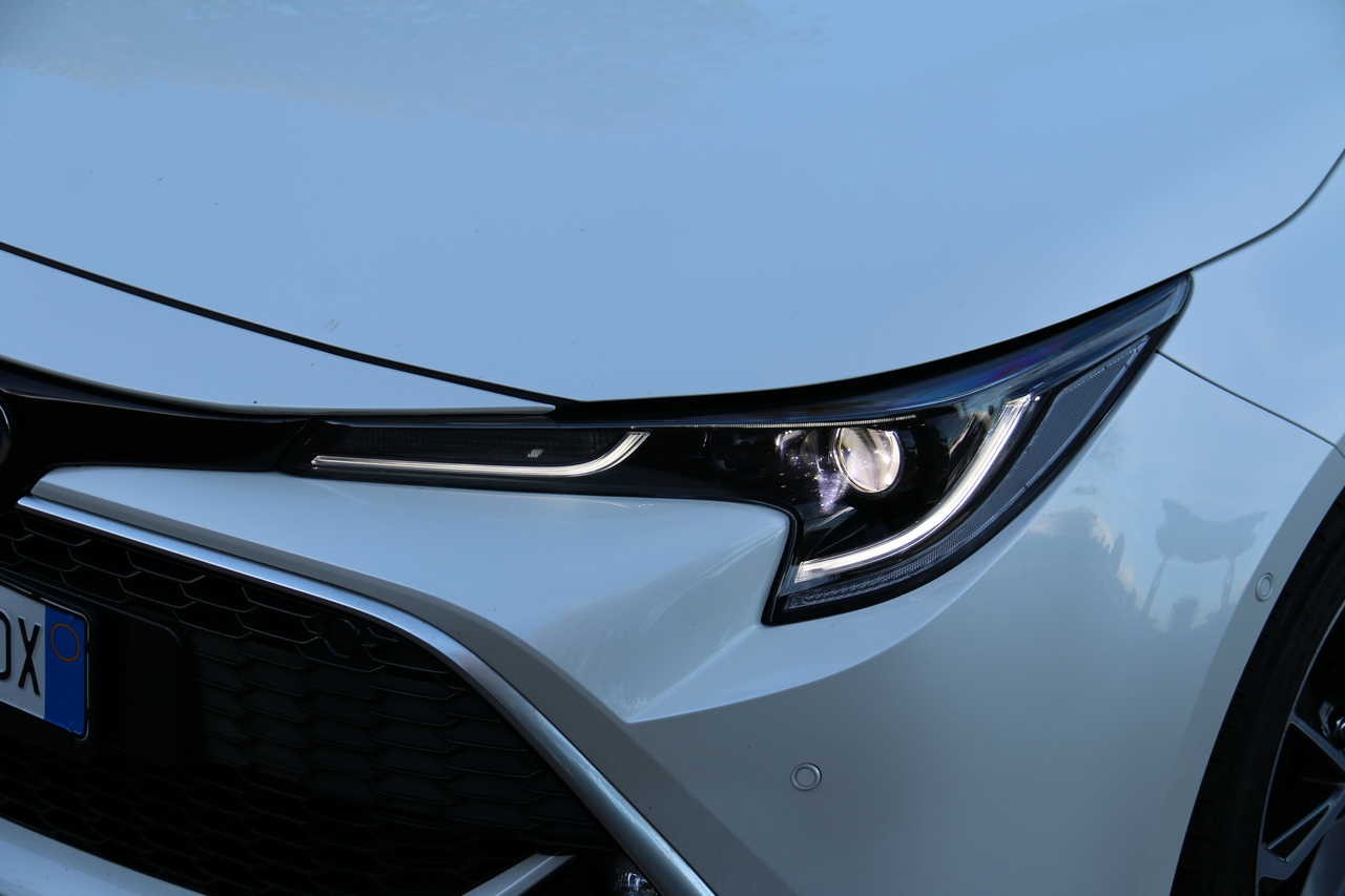 Toyota Corolla Hybrid 2021: prova su strada