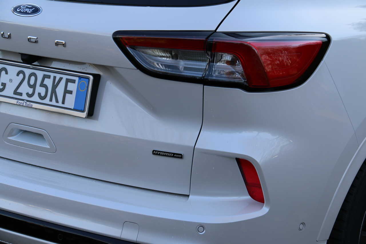 Ford Kuga full hybrid e plug-in hybrid: prova su strada