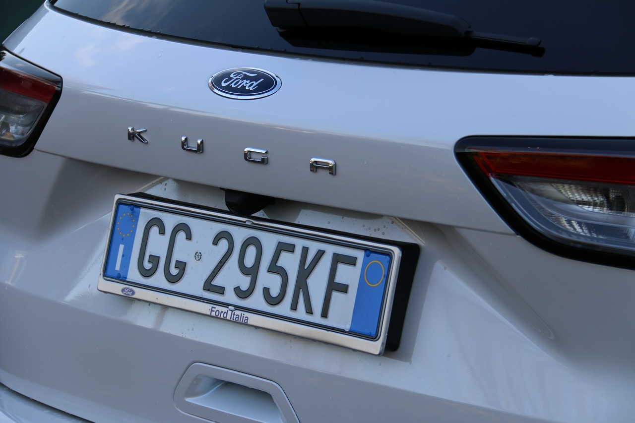 Ford Kuga full hybrid e plug-in hybrid: prova su strada