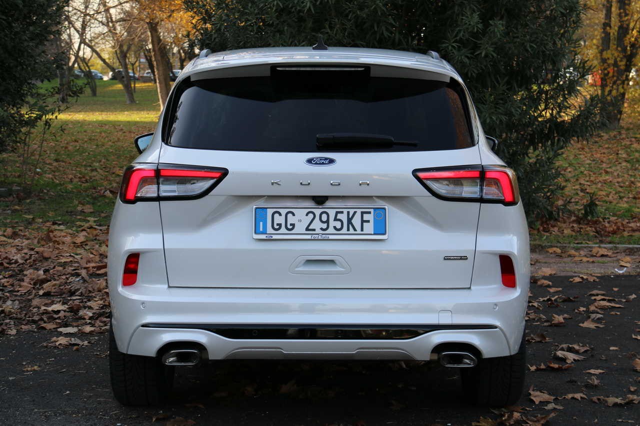 Ford Kuga full hybrid e plug-in hybrid: prova su strada