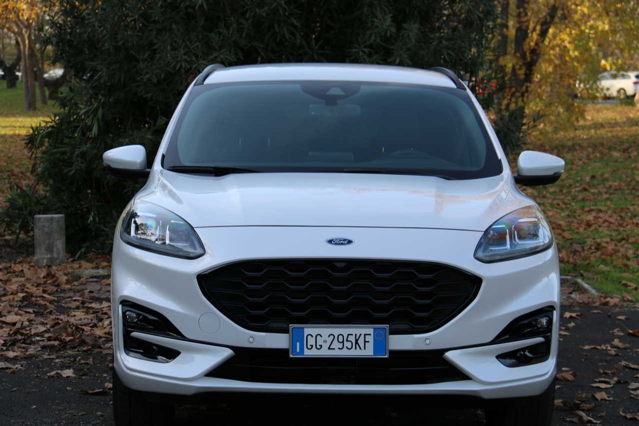 Ford Kuga full hybrid e plug-in hybrid: prova su strada