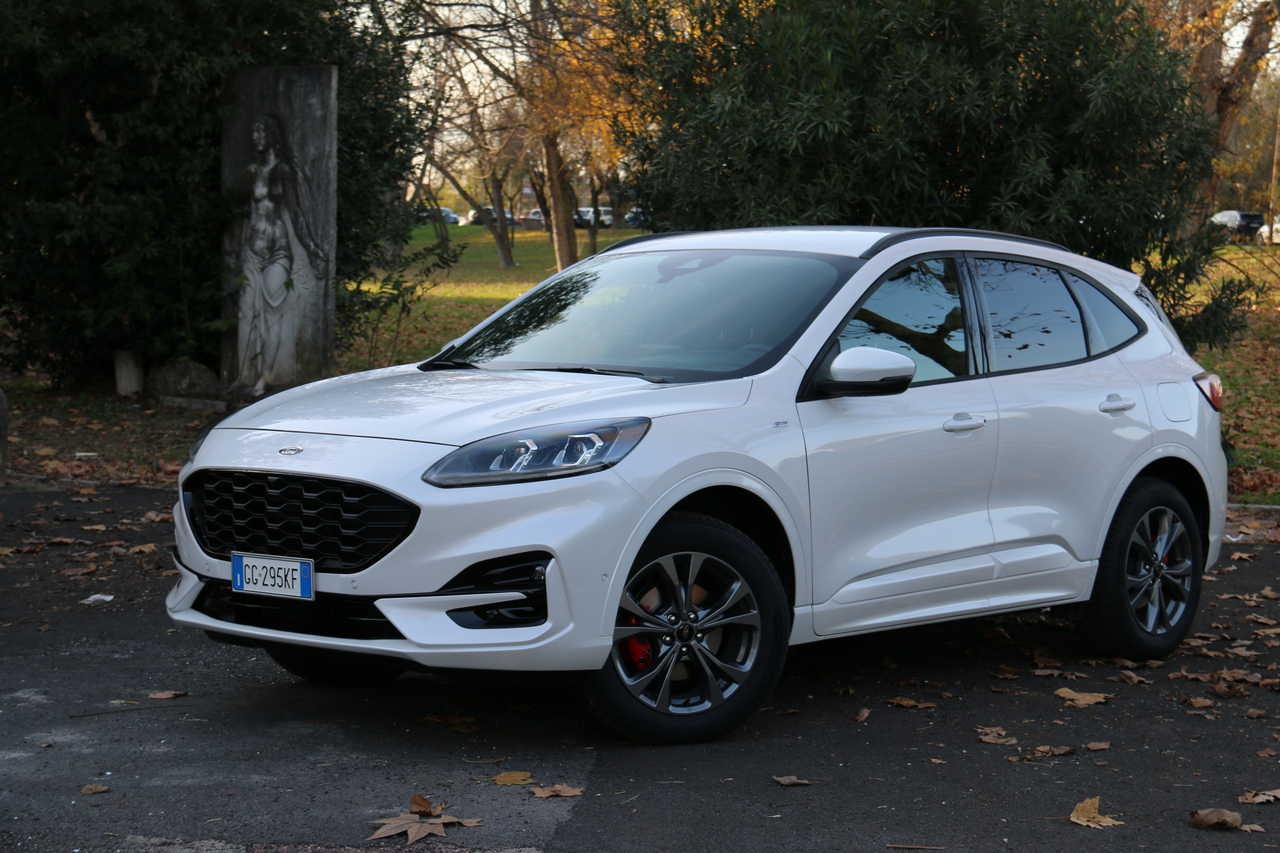 Ford Kuga full hybrid e plug-in hybrid: prova su strada