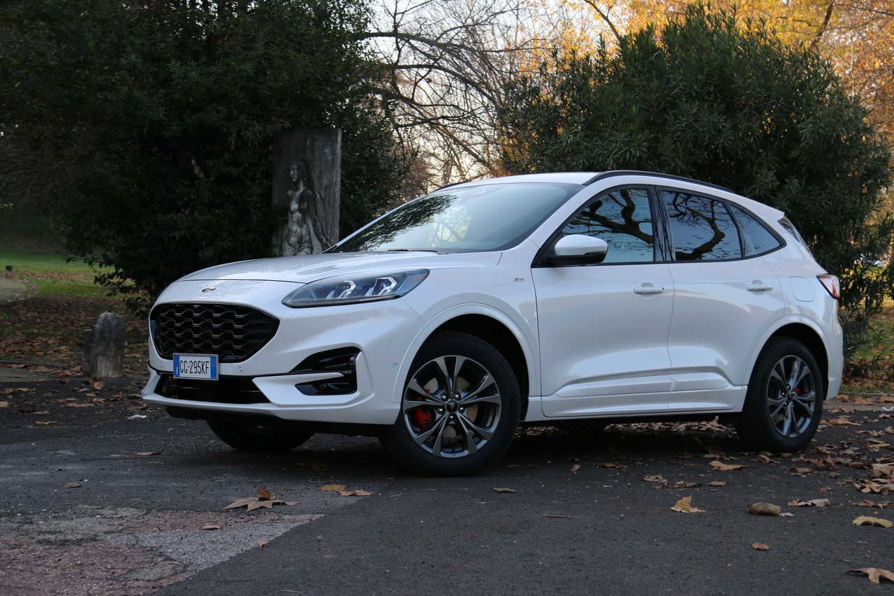 Ford Kuga full hybrid e plug-in hybrid: prova su strada