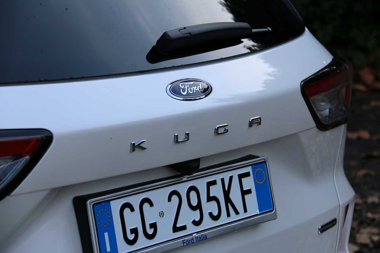 Ford Kuga full hybrid e plug-in hybrid: prova su strada