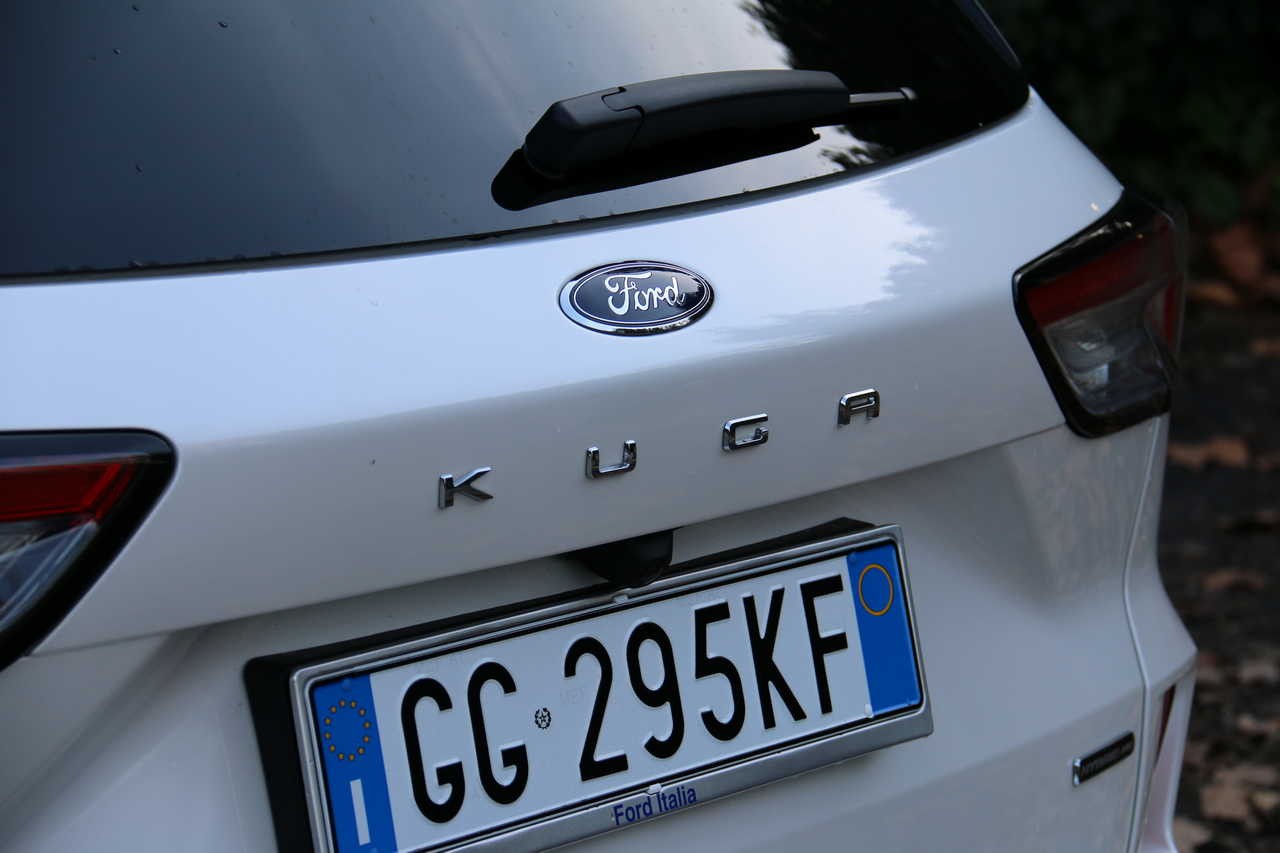 Ford Kuga full hybrid e plug-in hybrid: prova su strada