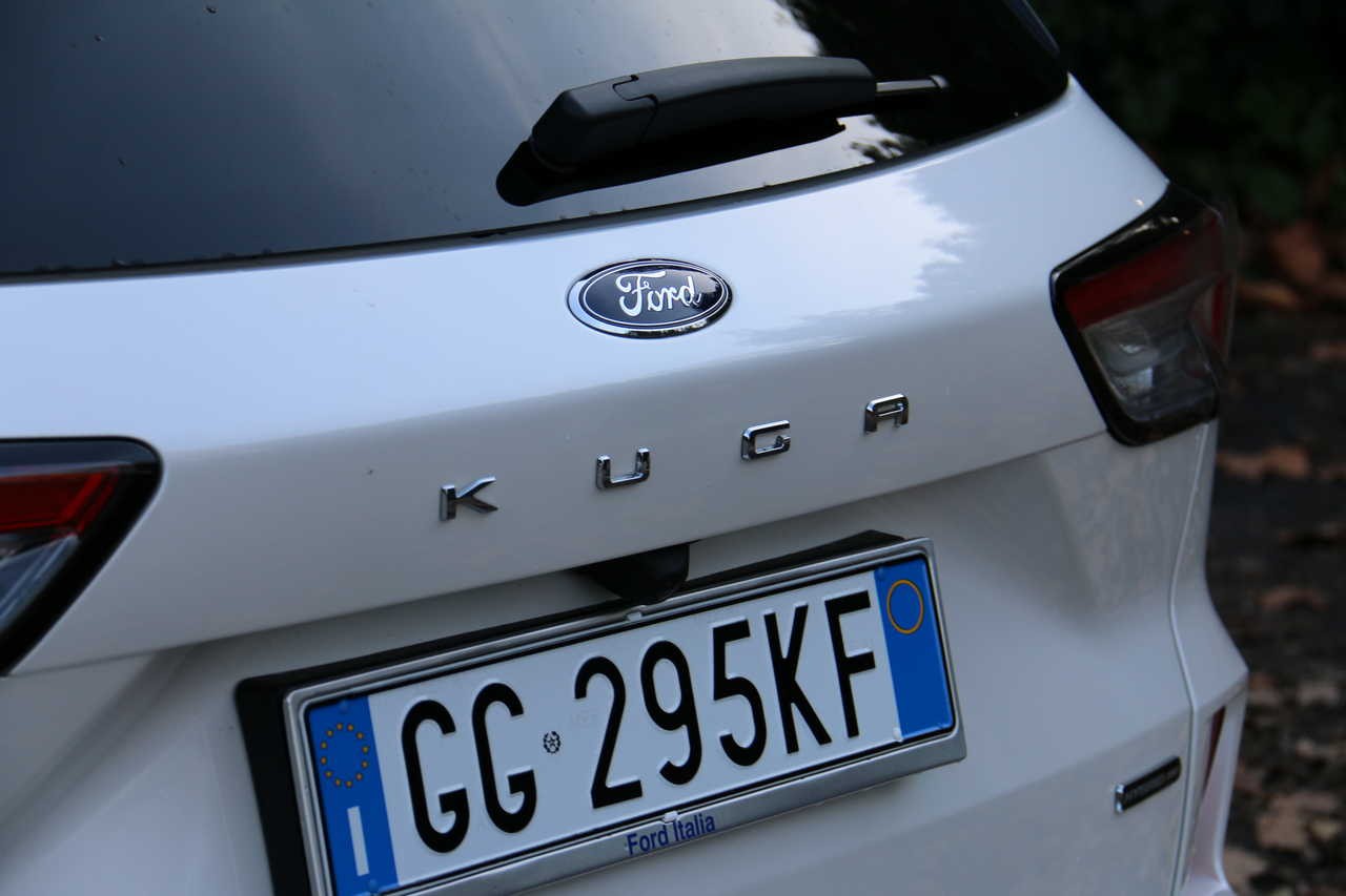 Ford Kuga full hybrid e plug-in hybrid: prova su strada