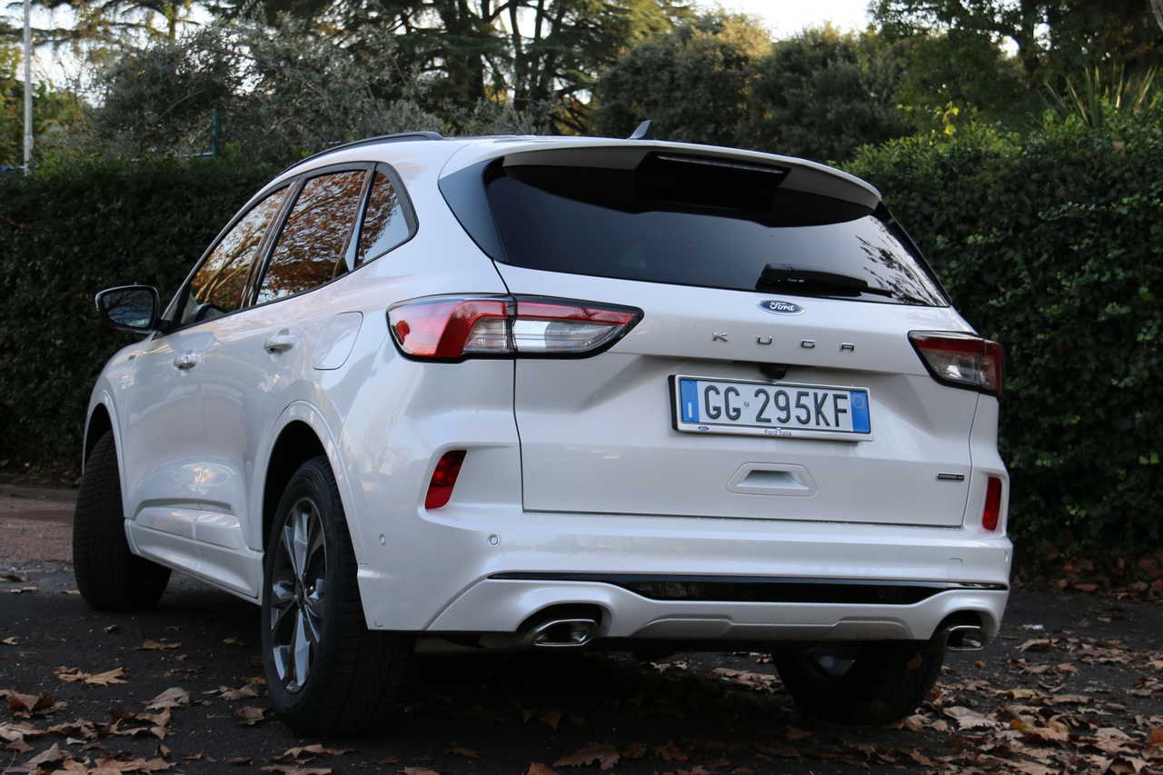 Ford Kuga full hybrid e plug-in hybrid: prova su strada