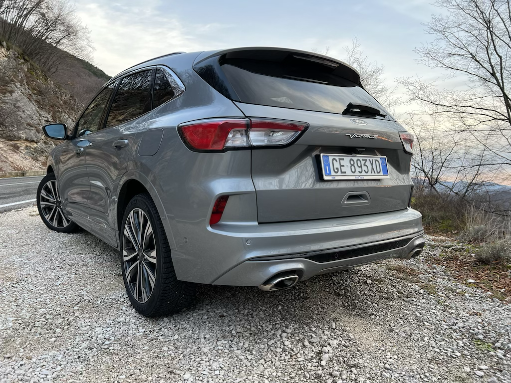 Ford Kuga full hybrid e plug-in hybrid: prova su strada