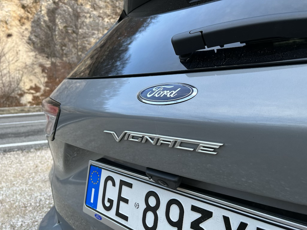 Ford Kuga full hybrid e plug-in hybrid: prova su strada