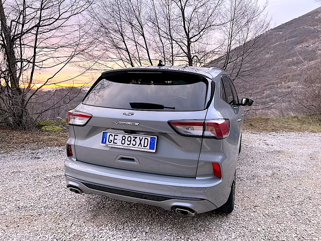 Ford Kuga full hybrid e plug-in hybrid: prova su strada